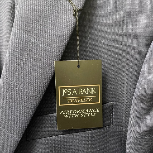 Brand new Joseph A. Bank Traveler suit. - Picture 2 of 7